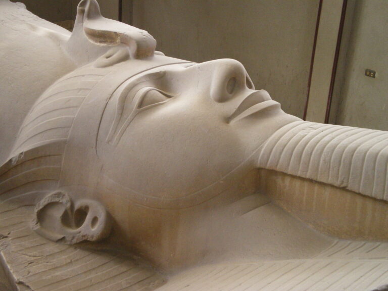 Escultura de 13 metros hecha en Egipto del faraón Ramsés II